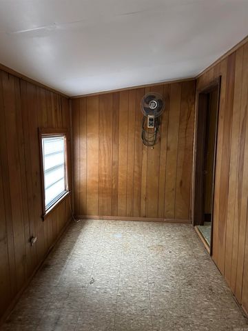 703 Morris Avenue, England, AR 72046