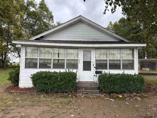 703 Morris Avenue, England, AR 72046