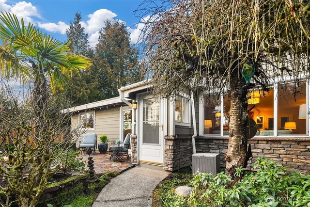 16042 Lake Hills Boulevard, Bellevue, WA 98008