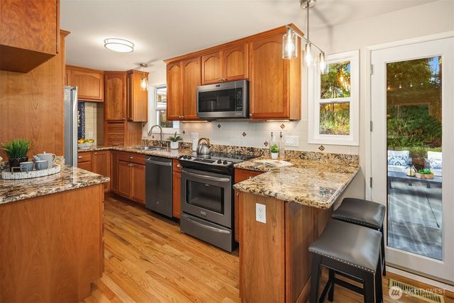 16042 Lake Hills Boulevard, Bellevue, WA 98008