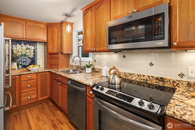 16042 Lake Hills Boulevard, Bellevue, WA 98008