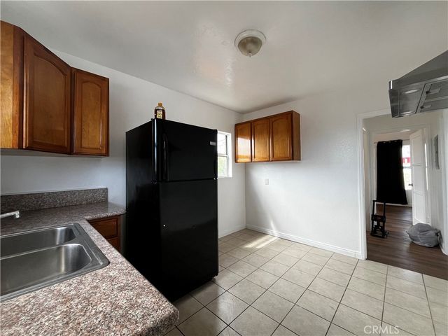 7215 S Van Ness Avenue, Los Angeles, CA 90043