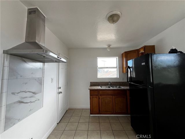 7215 S Van Ness Avenue, Los Angeles, CA 90043