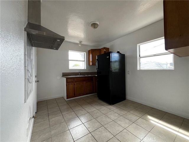 7215 S Van Ness Avenue, Los Angeles, CA 90043
