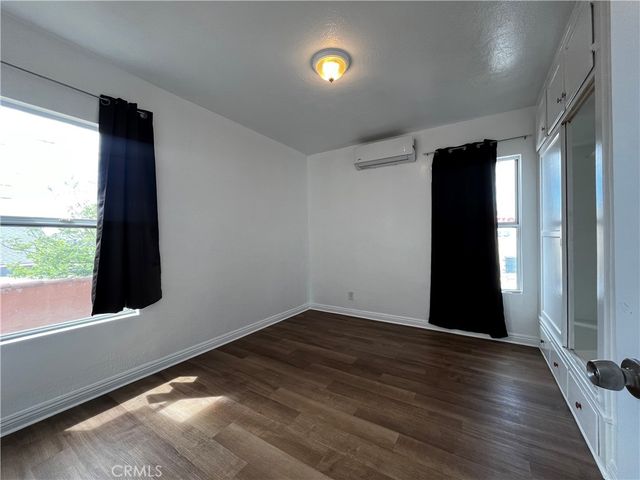 7215 S Van Ness Avenue, Los Angeles, CA 90043