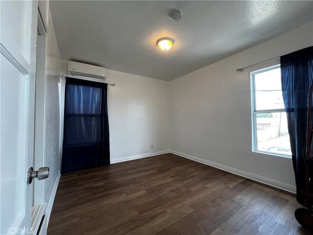 7215 S Van Ness Avenue, Los Angeles, CA 90043