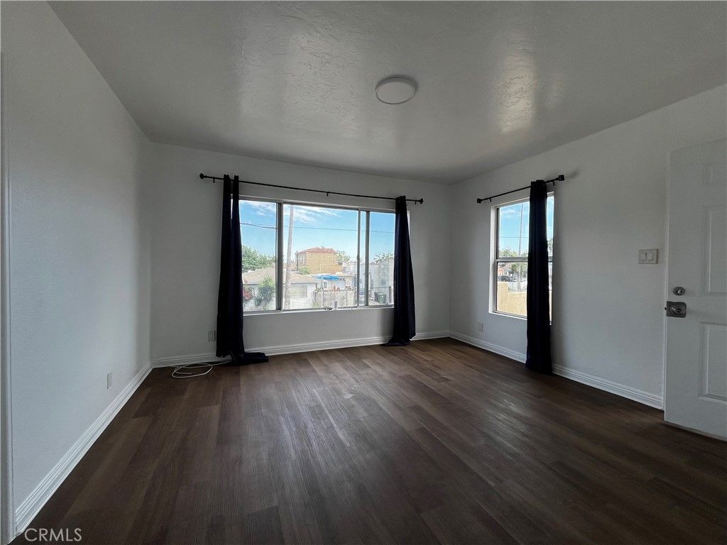 7215 S Van Ness Avenue, Los Angeles, CA 90043