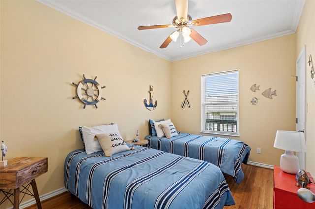 3923 Reeves Drive, Galveston, TX 77554