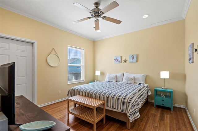 3923 Reeves Drive, Galveston, TX 77554