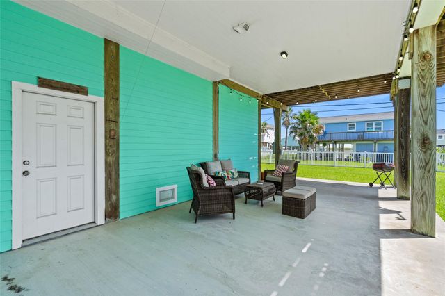 3923 Reeves Drive, Galveston, TX 77554