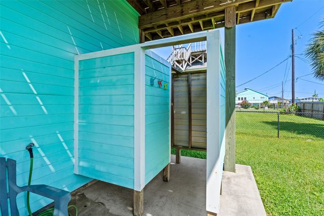 3923 Reeves Drive, Galveston, TX 77554