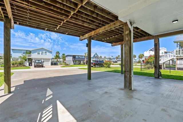 3923 Reeves Drive, Galveston, TX 77554