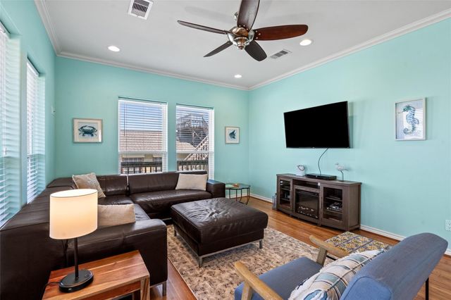 3923 Reeves Drive, Galveston, TX 77554