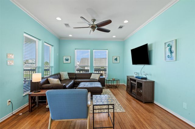 3923 Reeves Drive, Galveston, TX 77554