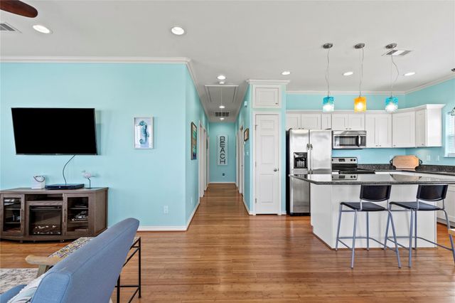 3923 Reeves Drive, Galveston, TX 77554