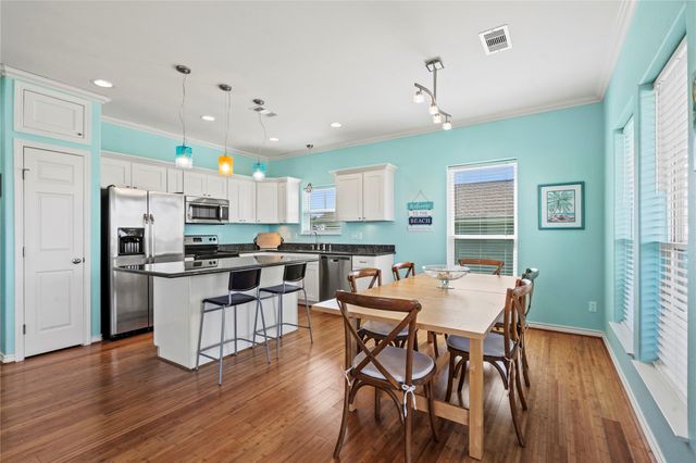 3923 Reeves Drive, Galveston, TX 77554