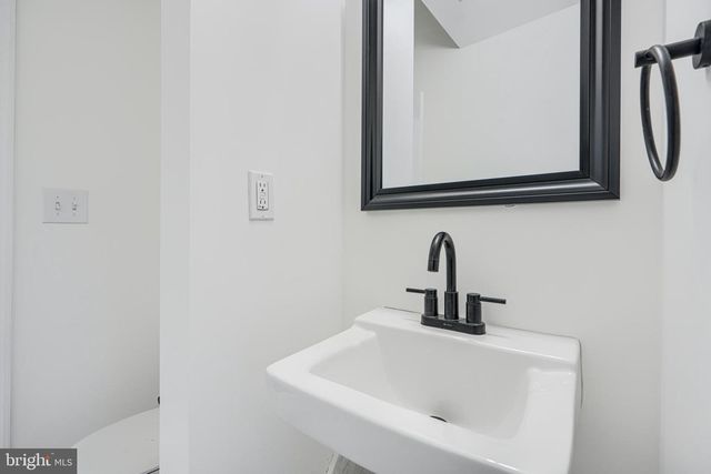 5-7 S CARROLLTON AVE, Baltimore, MD 21223