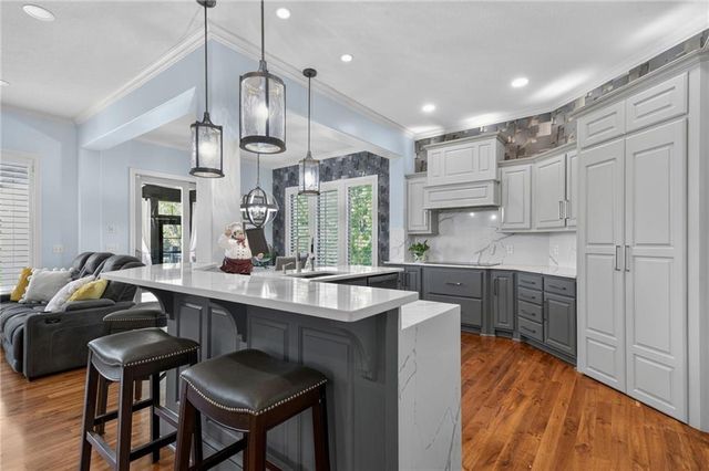 9512 W 162nd Street, Overland Park, KS 66085