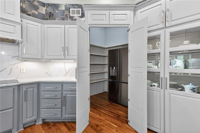 9512 W 162nd Street, Overland Park, KS 66085