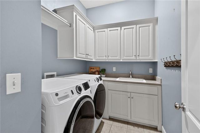 9512 W 162nd Street, Overland Park, KS 66085