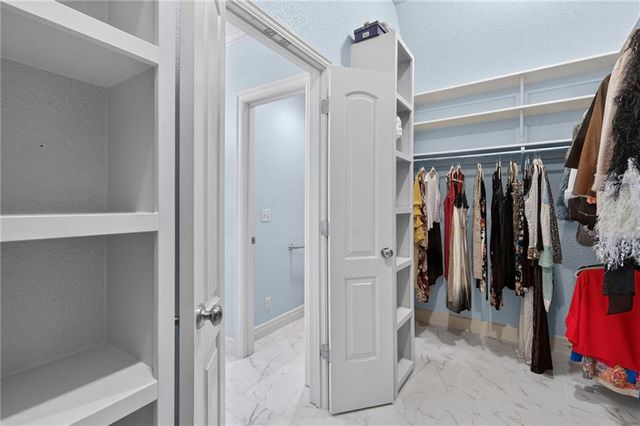 9512 W 162nd Street, Overland Park, KS 66085