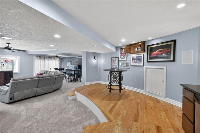 9512 W 162nd Street, Overland Park, KS 66085