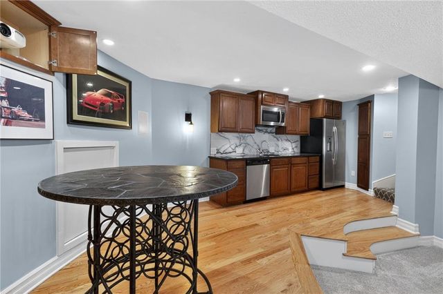 9512 W 162nd Street, Overland Park, KS 66085