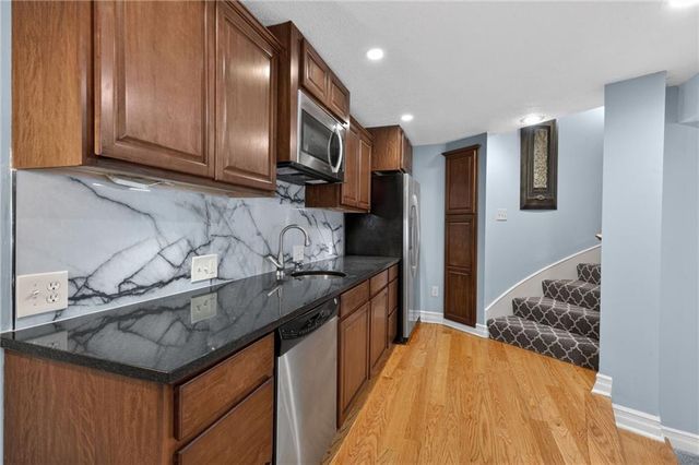 9512 W 162nd Street, Overland Park, KS 66085