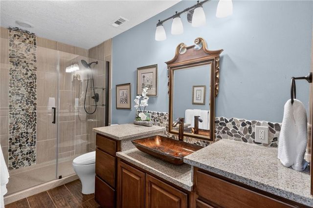 9512 W 162nd Street, Overland Park, KS 66085