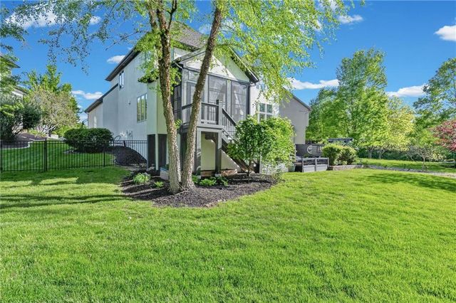 9512 W 162nd Street, Overland Park, KS 66085