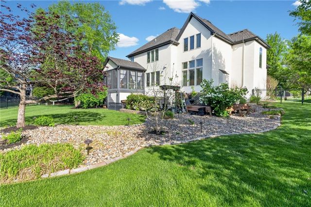 9512 W 162nd Street, Overland Park, KS 66085