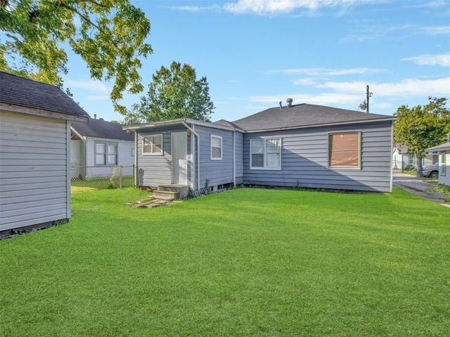 703 E Adoue Street, Baytown, TX 77520