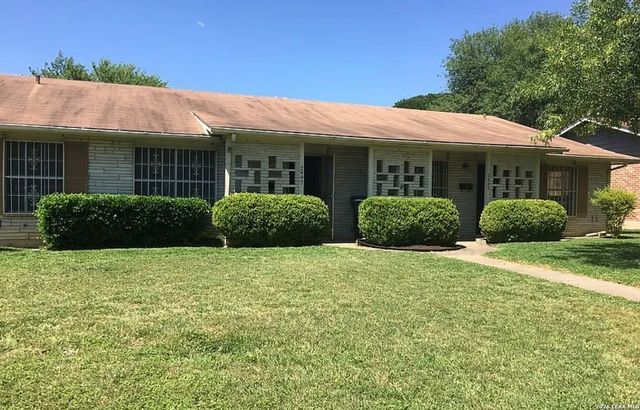 2447 Hiawatha St., San Antonio, TX 78210