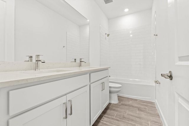 270 SE Fascino Circle, Port St. Lucie, FL 34984