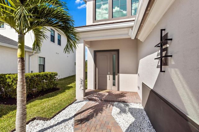 270 SE Fascino Circle, Port St. Lucie, FL 34984