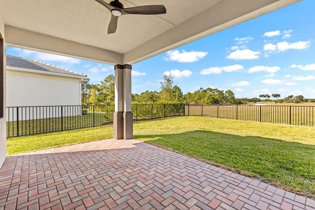 270 SE Fascino Circle, Port St. Lucie, FL 34984