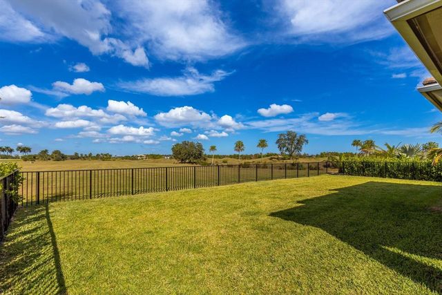 270 SE Fascino Circle, Port St. Lucie, FL 34984