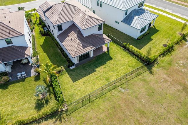 270 SE Fascino Circle, Port St. Lucie, FL 34984