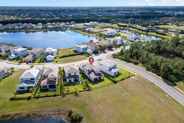 270 SE Fascino Circle, Port St. Lucie, FL 34984