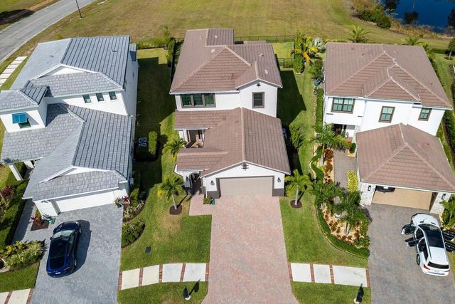 270 SE Fascino Circle, Port St. Lucie, FL 34984