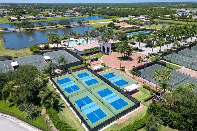 270 SE Fascino Circle, Port St. Lucie, FL 34984