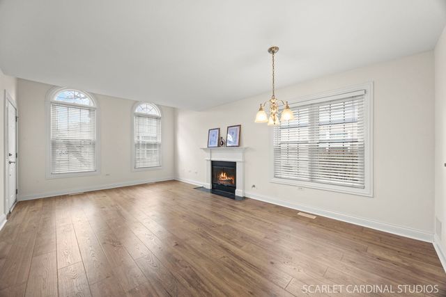 35 Foxcroft Road 123, Naperville, IL 60565