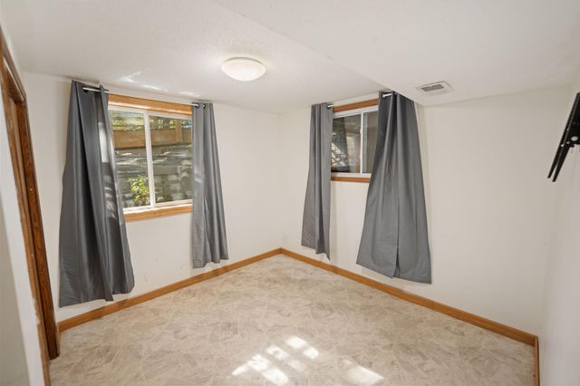 6517 Edgewood Avenue N, Brooklyn Park, MN 55428