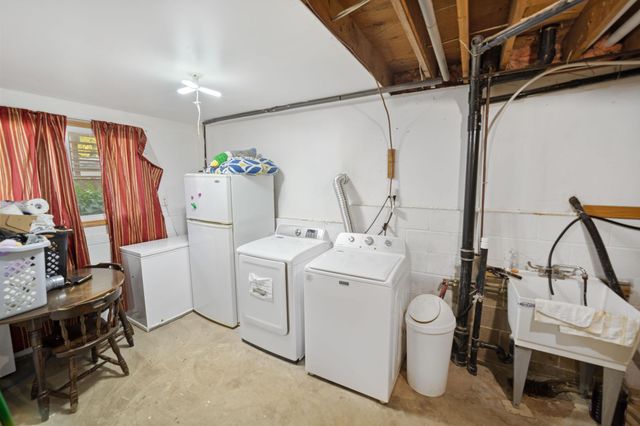6517 Edgewood Avenue N, Brooklyn Park, MN 55428