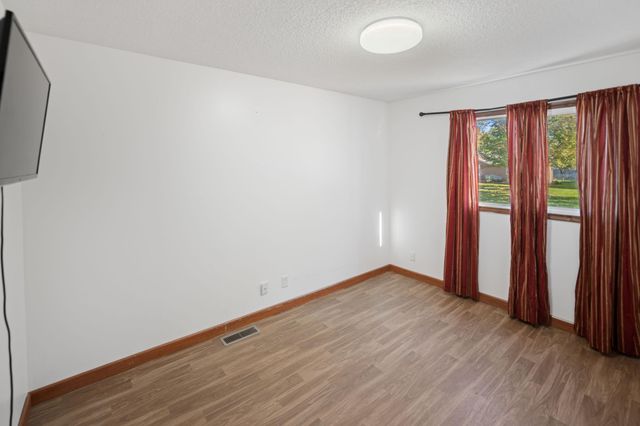 6517 Edgewood Avenue N, Brooklyn Park, MN 55428