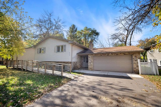 6517 Edgewood Avenue N, Brooklyn Park, MN 55428