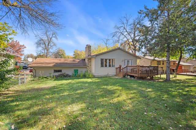 6517 Edgewood Avenue N, Brooklyn Park, MN 55428