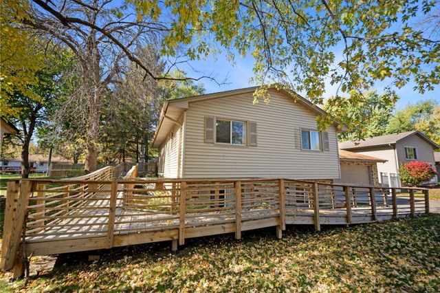 6517 Edgewood Avenue N, Brooklyn Park, MN 55428