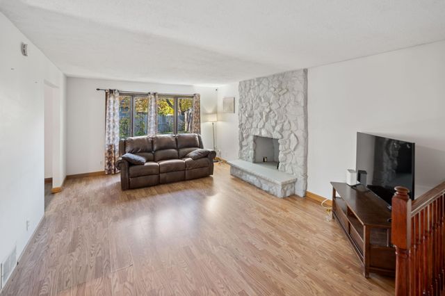 6517 Edgewood Avenue N, Brooklyn Park, MN 55428