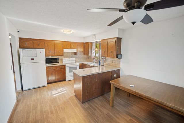 6517 Edgewood Avenue N, Brooklyn Park, MN 55428